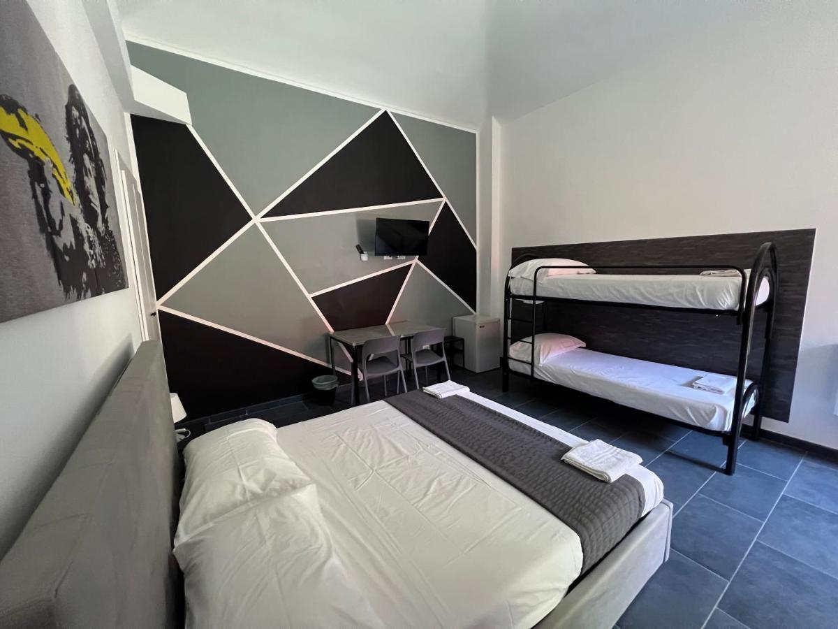 Metro Young Hostal *