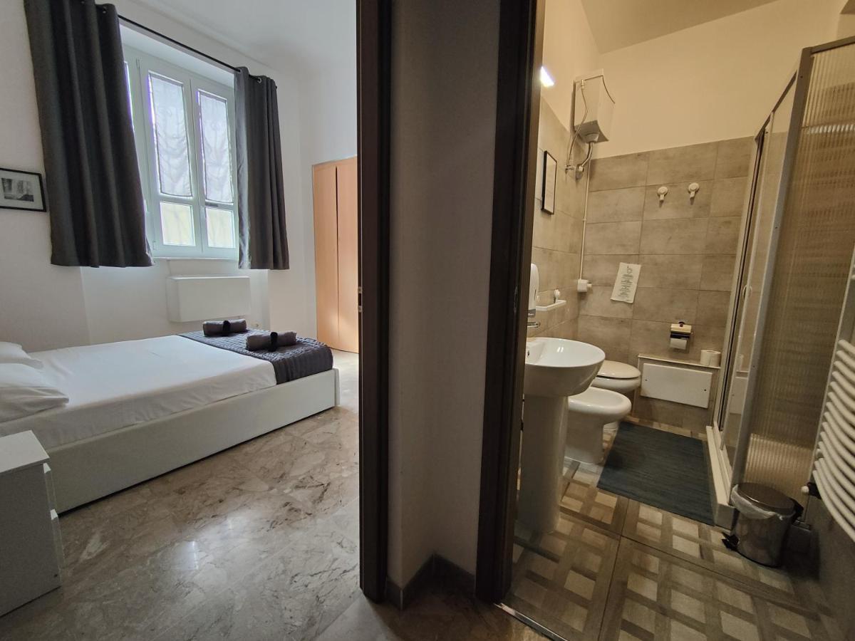 Hostal Metro Young *