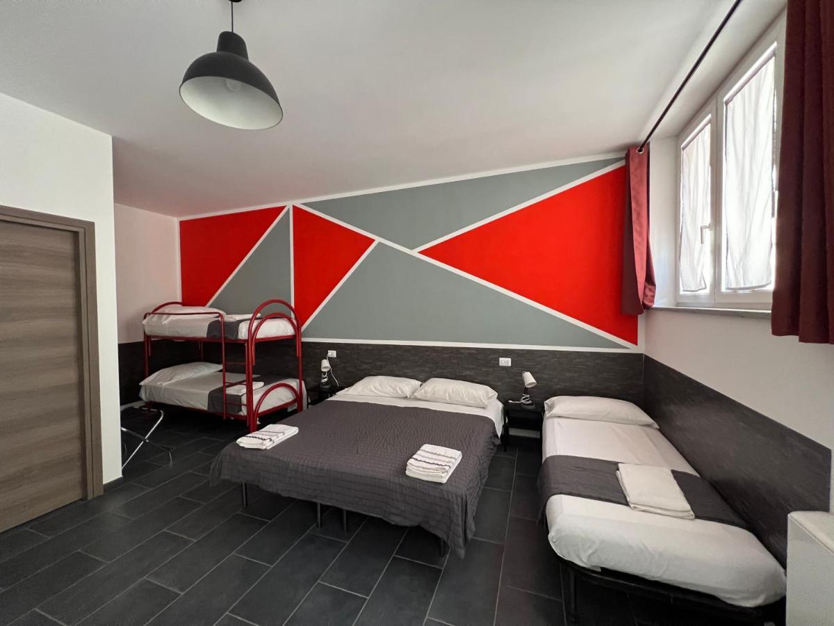 Metro Young Hostal *