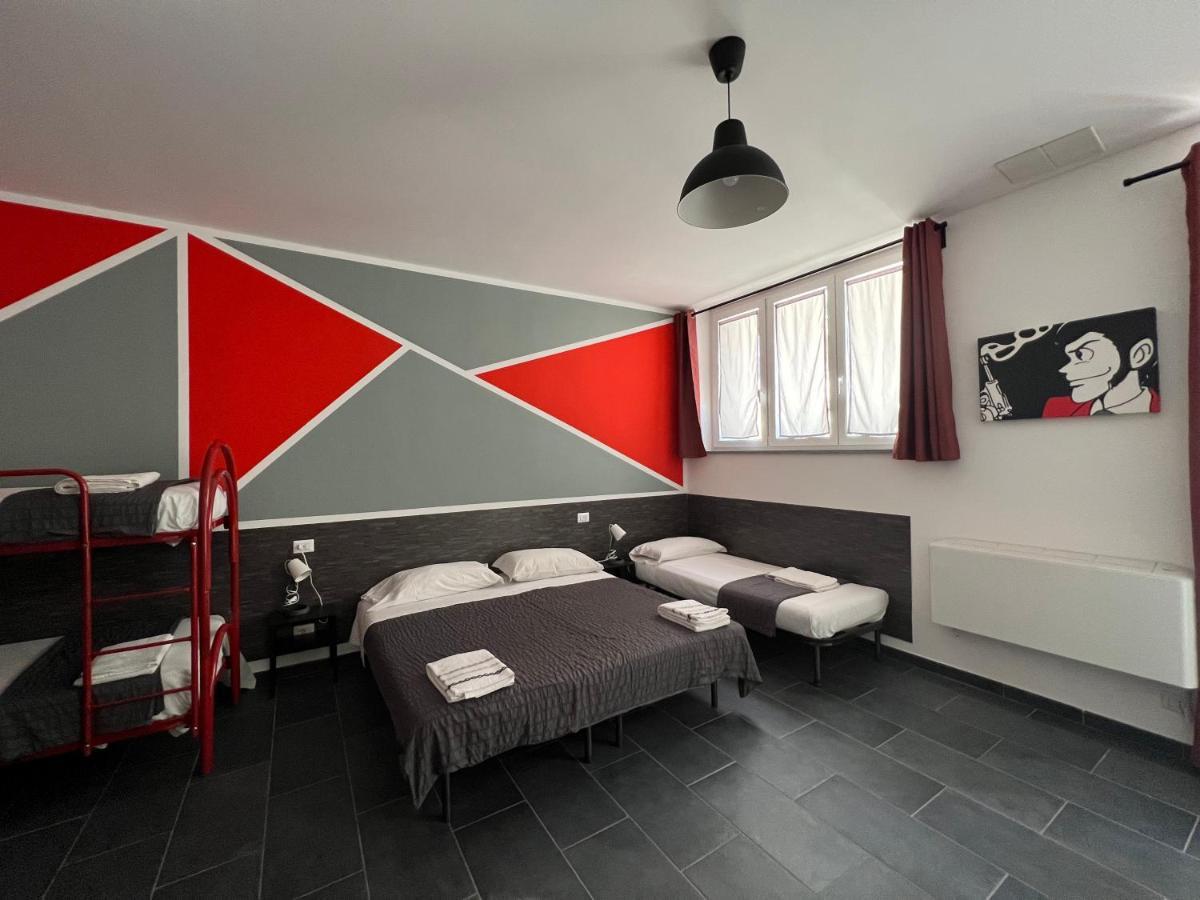 Hostal Metro Young