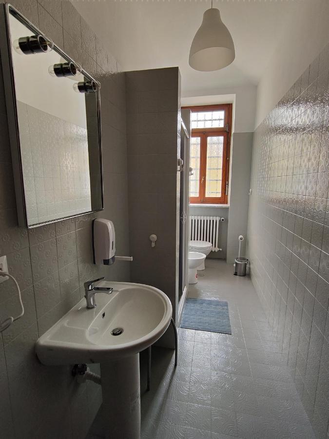 Hostal Metro Young *