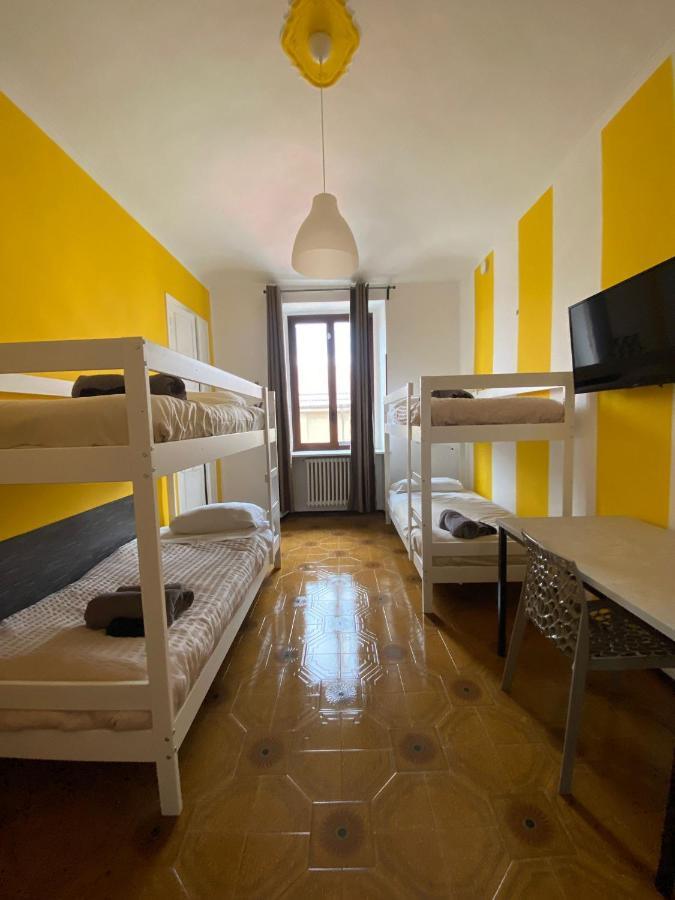 Hostal Metro Young