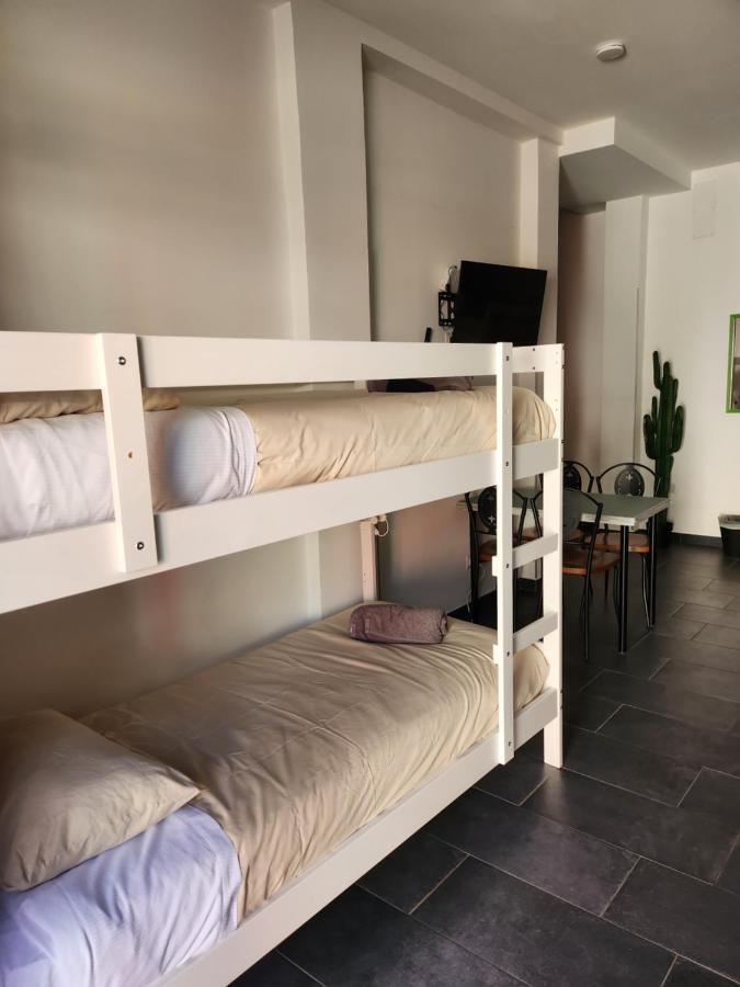 Metro Young Hostal Turín