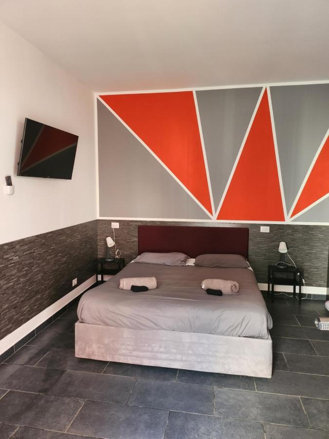 Metro Young Hostal *
